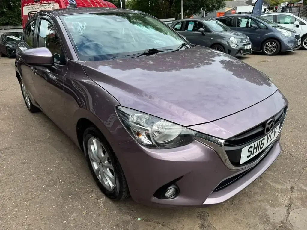 Used Mazda 2 88 HP (64 kW) 2016 Mauve/purple Hatchback