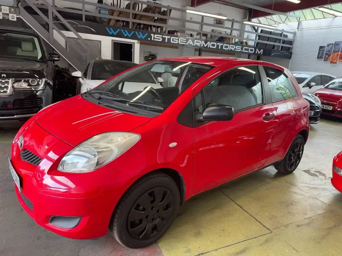 Used Toyota Yaris T2 69 HP (50 kW) 2010 Red Hatchback