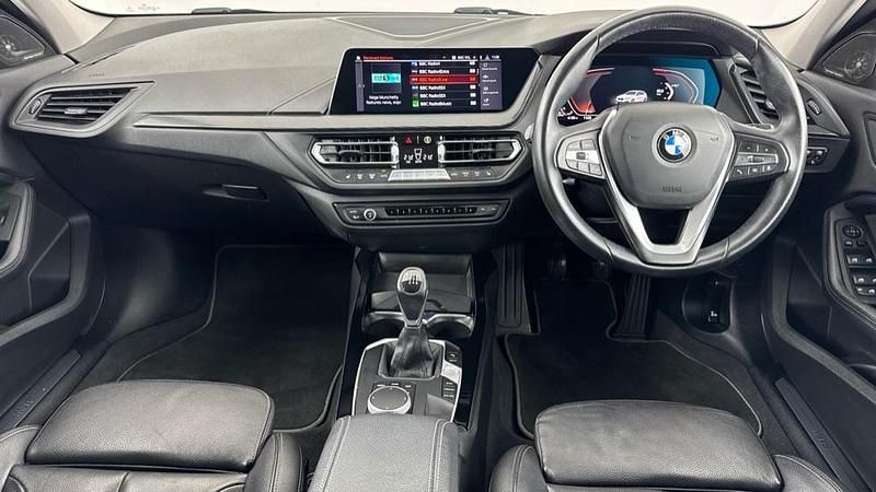 Used BMW 118 Sport Line 148 HP (108 kW) 2020 White Hatchback