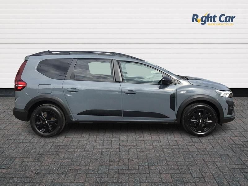 Used Dacia Jogger Extreme 110 HP (80 kW) 2023 Grey MPV