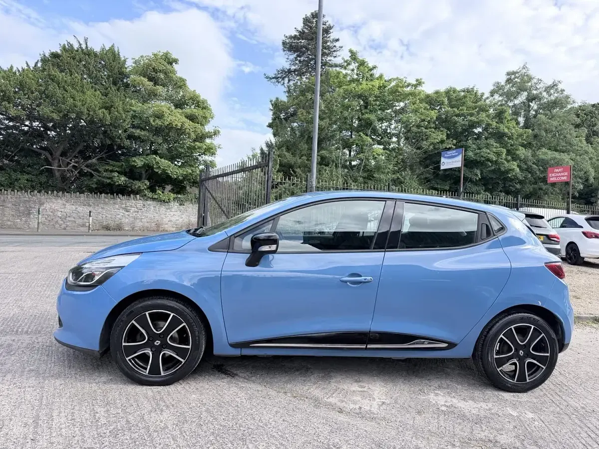 Used Renault Clio Dynamique 75 HP (55 kW) 2014 Blue Hatchback