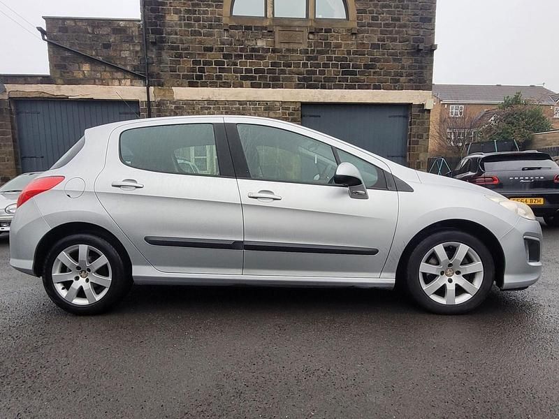 Used Peugeot 308 92 HP (67 kW) 2012 Silver Hatchback