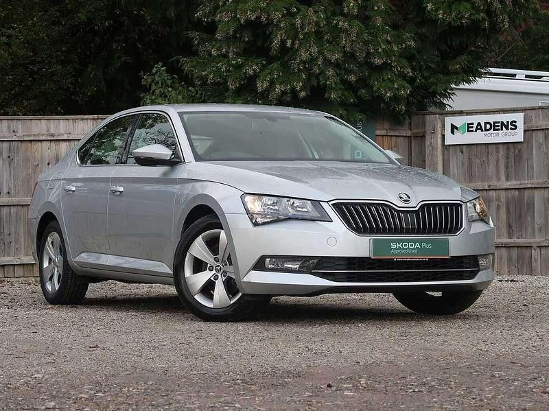 Brilliant silver metallic Used 2016 Skoda Superb SE Hatchback | £8,995 (Fair price) - Image 1/4