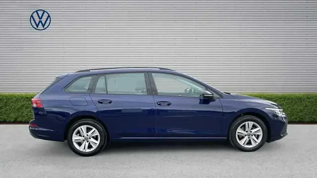 Used VW Golf VIII Life 110 HP (80 kW) 2023 Estate