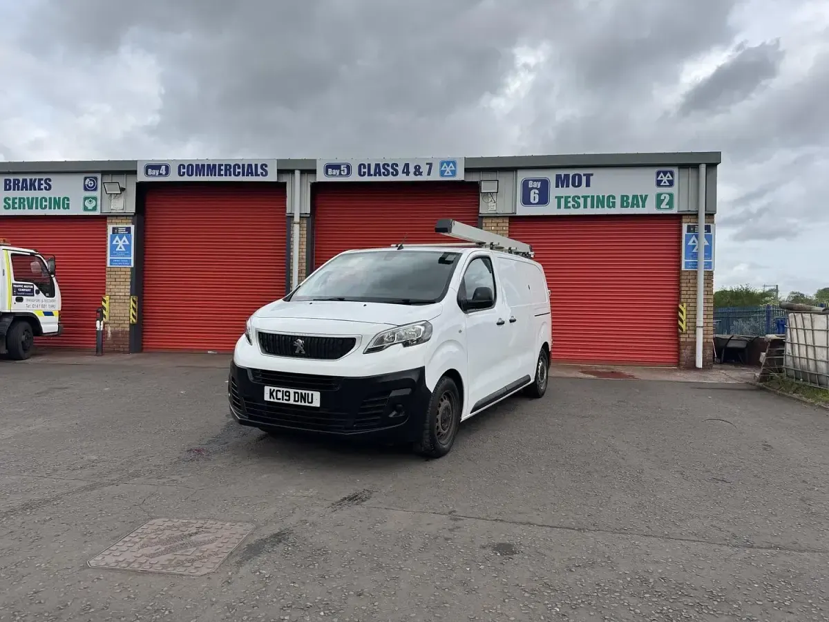 Used Peugeot Expert 100 HP (73 kW) 2019 White Van