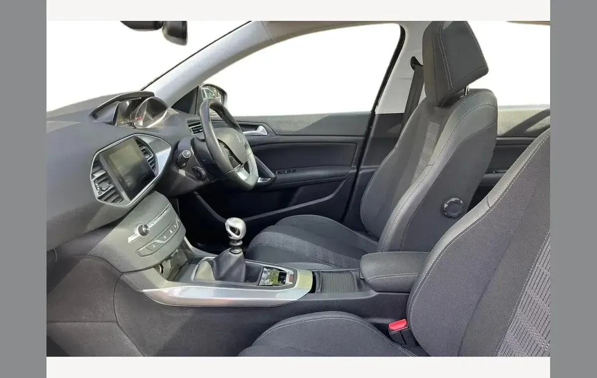 Used Peugeot 308 Allure 129 HP (94 kW) 2019 Blue Hatchback