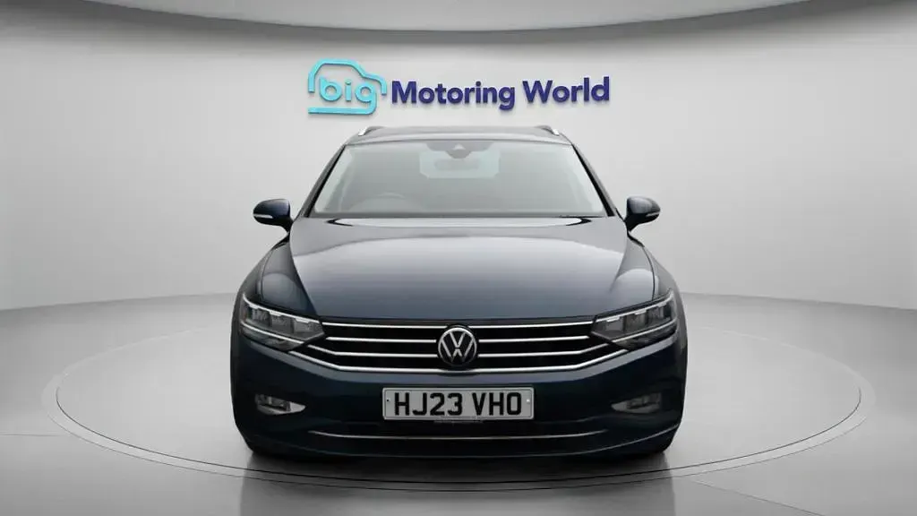 Used VW Passat SEL 150 HP (110 kW) 2023 Blue Estate