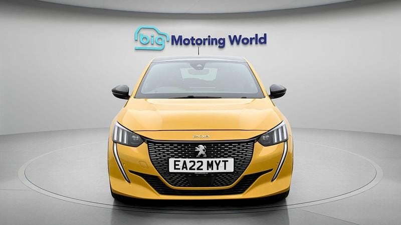 Second-hand Peugeot 208 GT 102 CP (75 kW) 2022 Galben Hatchback
