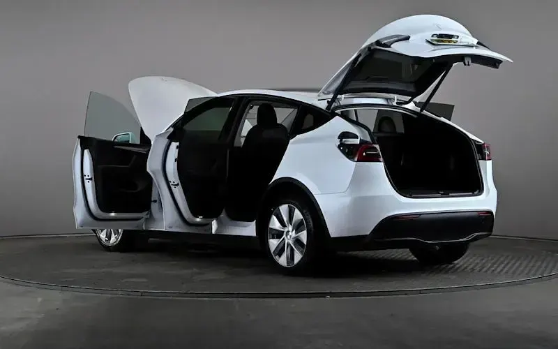 Used Tesla Model Y Long Range AWD 378 kW (514 HP) 2022 White SUV