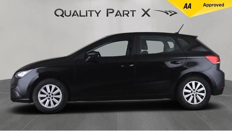 Begagnad Seat Ibiza SE 2023 Svart Halvkombi
