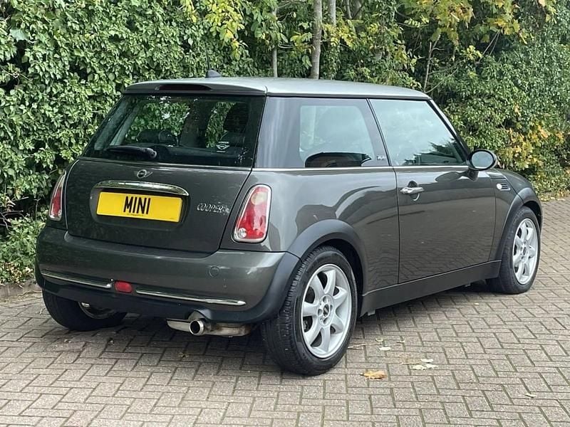 Używany Mini Cooper Hatch 116 KM (85 kW) 2005 Szary Hatchback