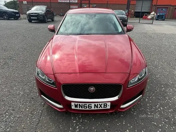 Used Jaguar XF Prestige 180 HP (132 kW) 2016 Red Sedan
