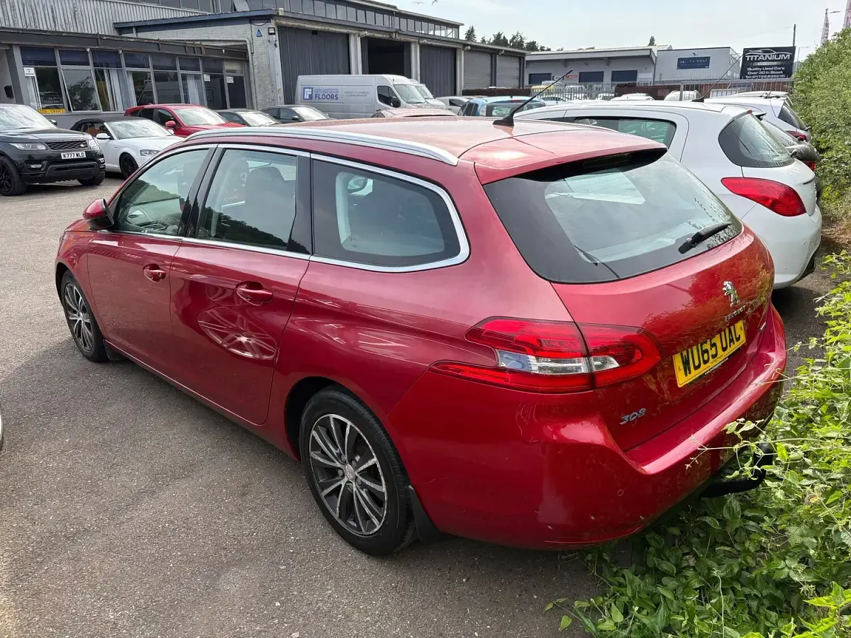 Used Peugeot 308 SW Allure 120 HP (88 kW) 2016 Red Estate