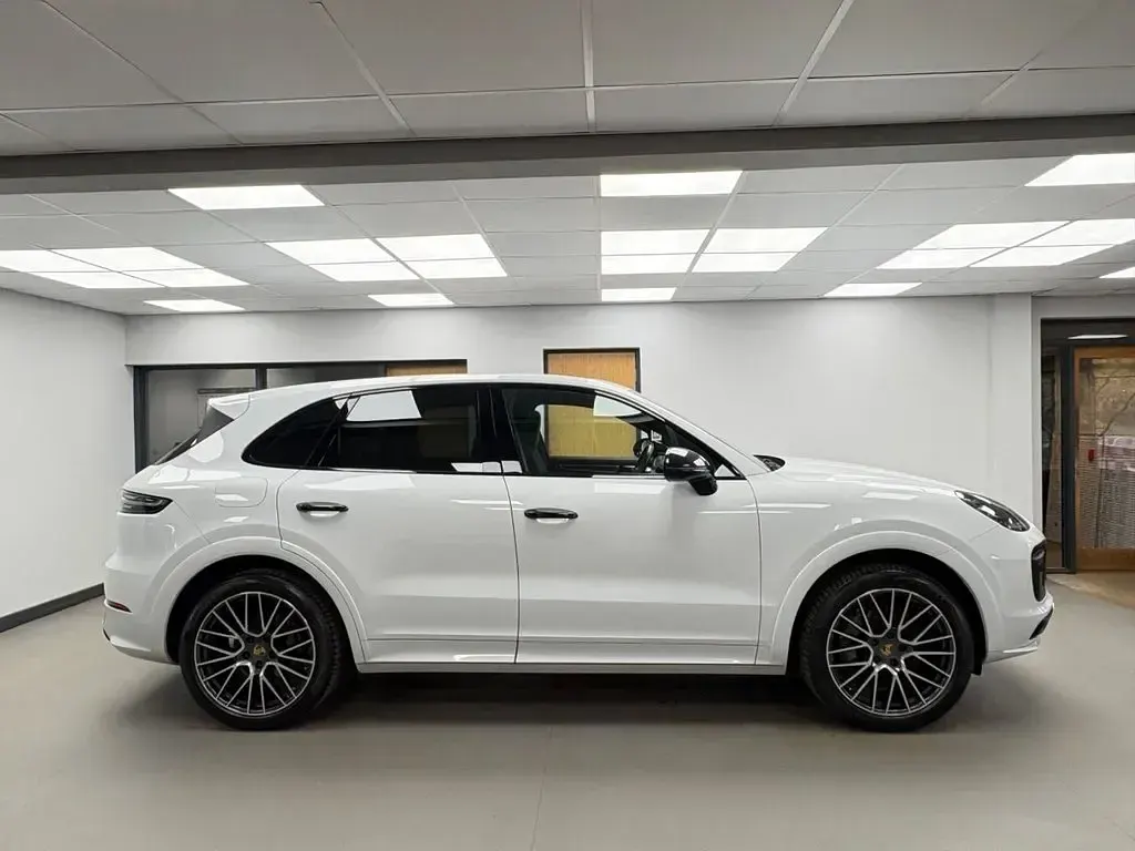 Used Porsche Cayenne 440 HP (323 kW) 2019 White SUV