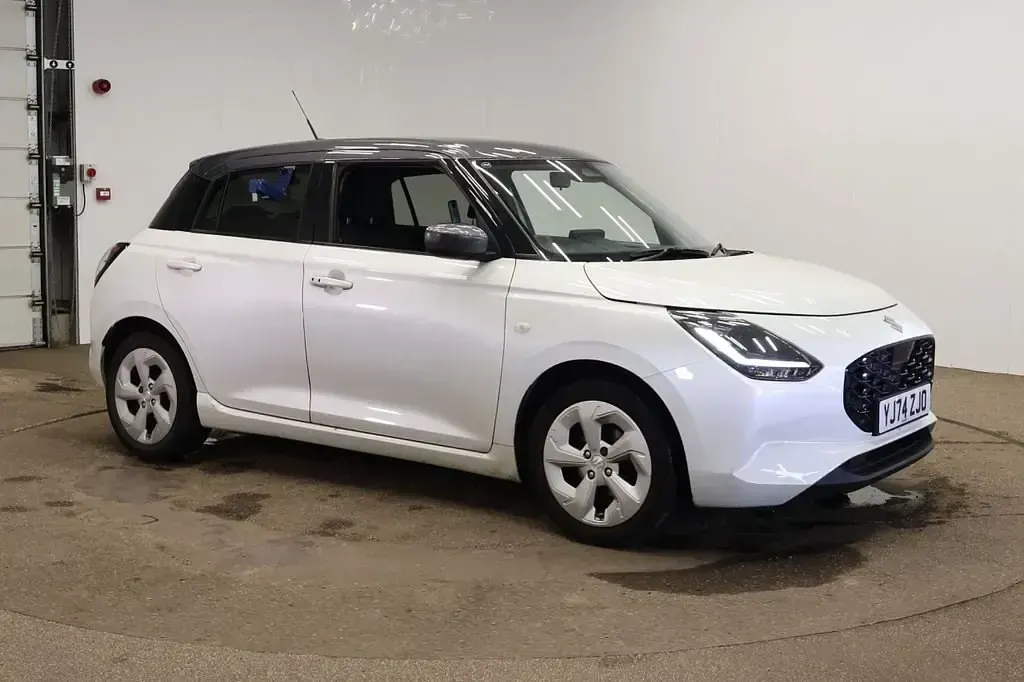 Begagnad Suzuki Swift 82 HK (60 kW) 2025 Vit Halvkombi