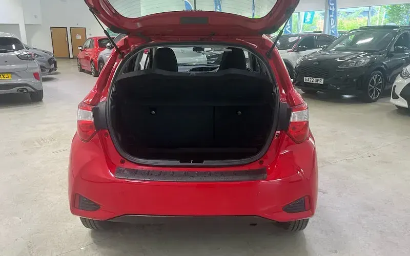 Used Toyota Yaris 111 HP (81 kW) 2019 Red Hatchback