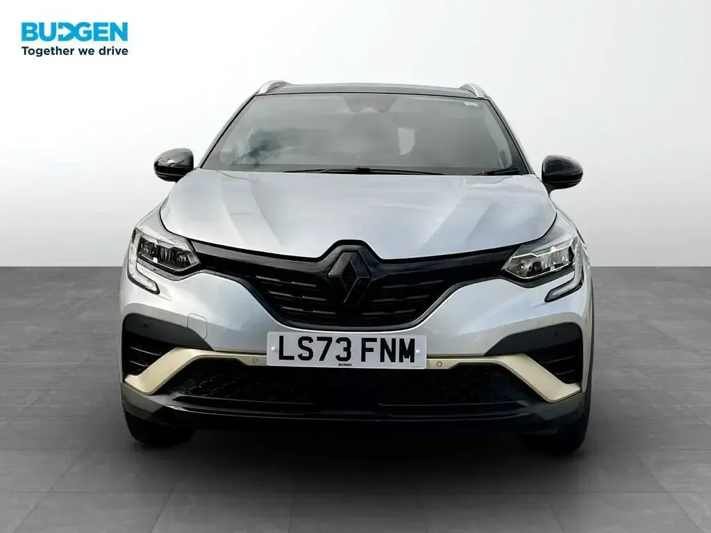 Używany Renault Captur Engineered 160 KM (117 kW) 2023 Szary SUV