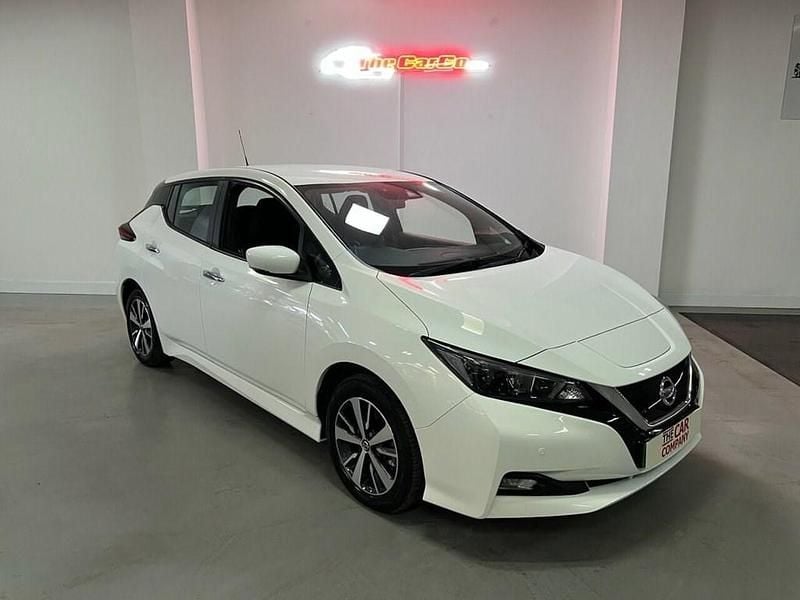 Begagnad Nissan Leaf Acenta 110 kW (150 HK) 2020 Vit Halvkombi