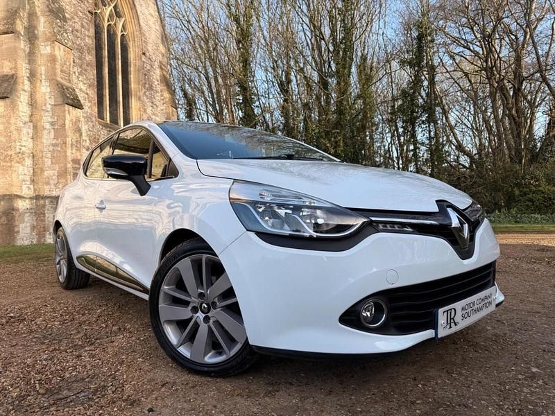 Used Renault Clio IV Dynamique 90 HP (66 kW) 2016 White Hatchback