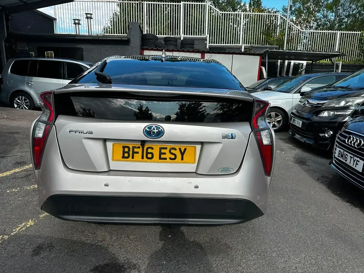 Used Toyota Prius Business Edition 140 HP (102 kW) 2023 Beige Hatchback