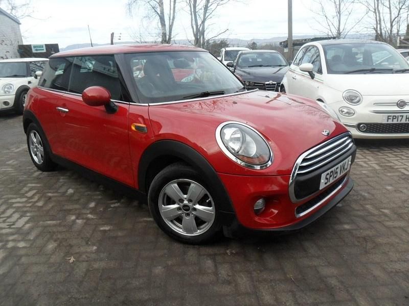 Used Mini ONE Hatch 102 HP (75 kW) 2015 Red Hatchback