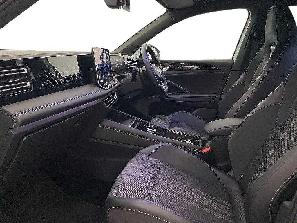 Used VW Tiguan R-line 150 HP (110 kW) 2025 White SUV