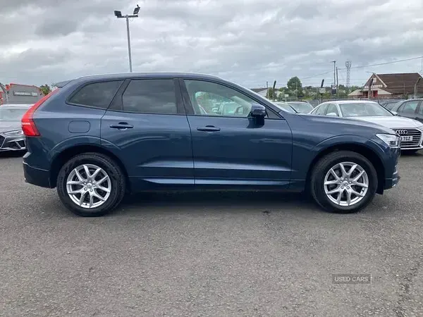 Used Volvo XC60 Momentum 190 HP (139 kW) 2020 Blue SUV