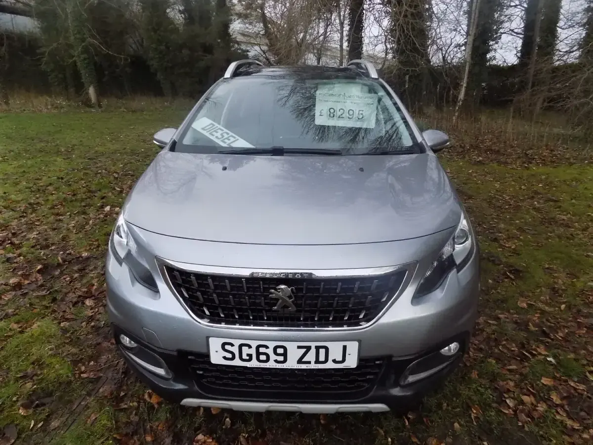 Begagnad Peugeot 2008 Allure Premium 2019 Grå SUV