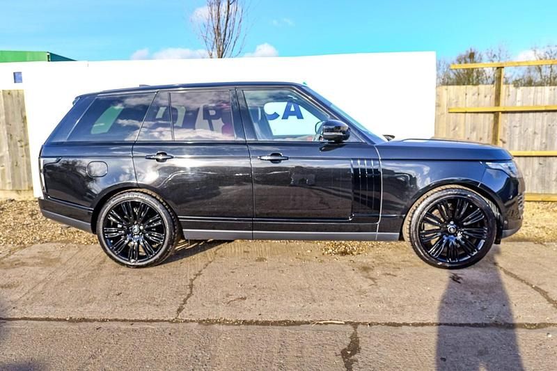Used Land Rover Range Rover Vogue SE 275 HP (202 kW) 2019 Black SUV