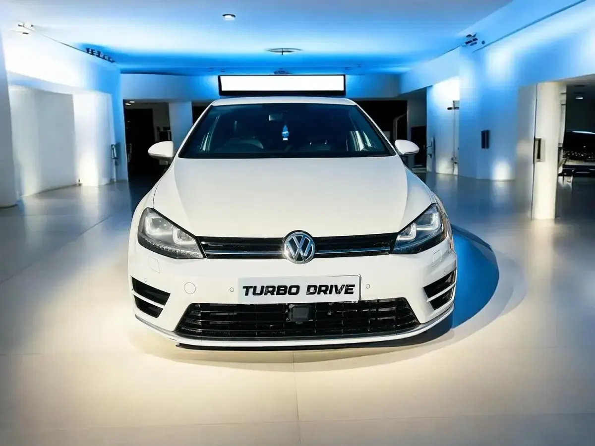 Begagnad VW Golf VII R 2014 Vit Halvkombi