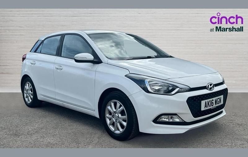 Used Hyundai i20 SE 83 HP (61 kW) 2016 White Hatchback
