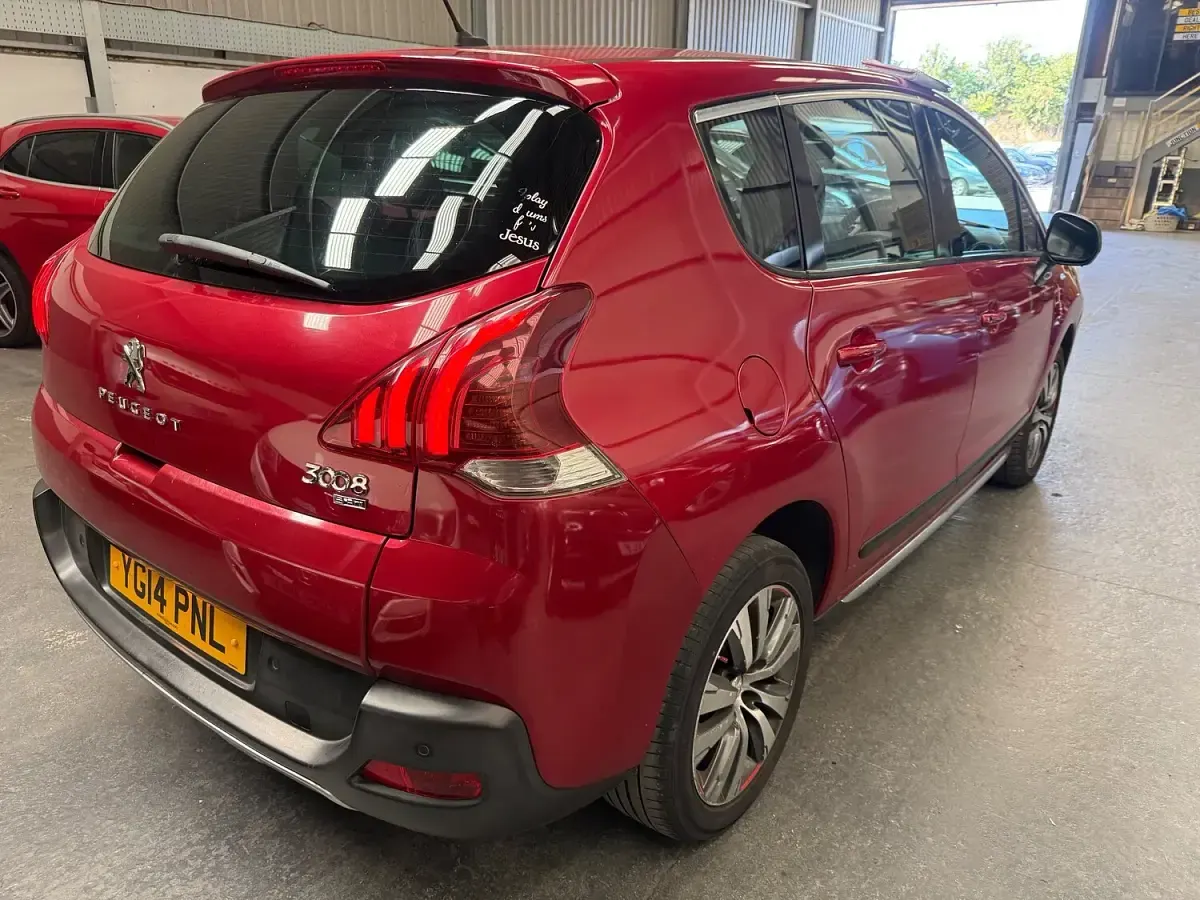 Used Peugeot 3008 Active 115 HP (84 kW) 2014 Red Estate