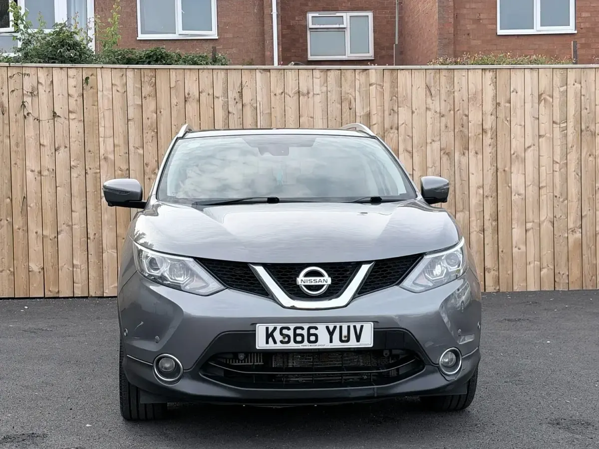 Used Nissan Qashqai Tekna 130 HP (95 kW) 2016 Grey SUV
