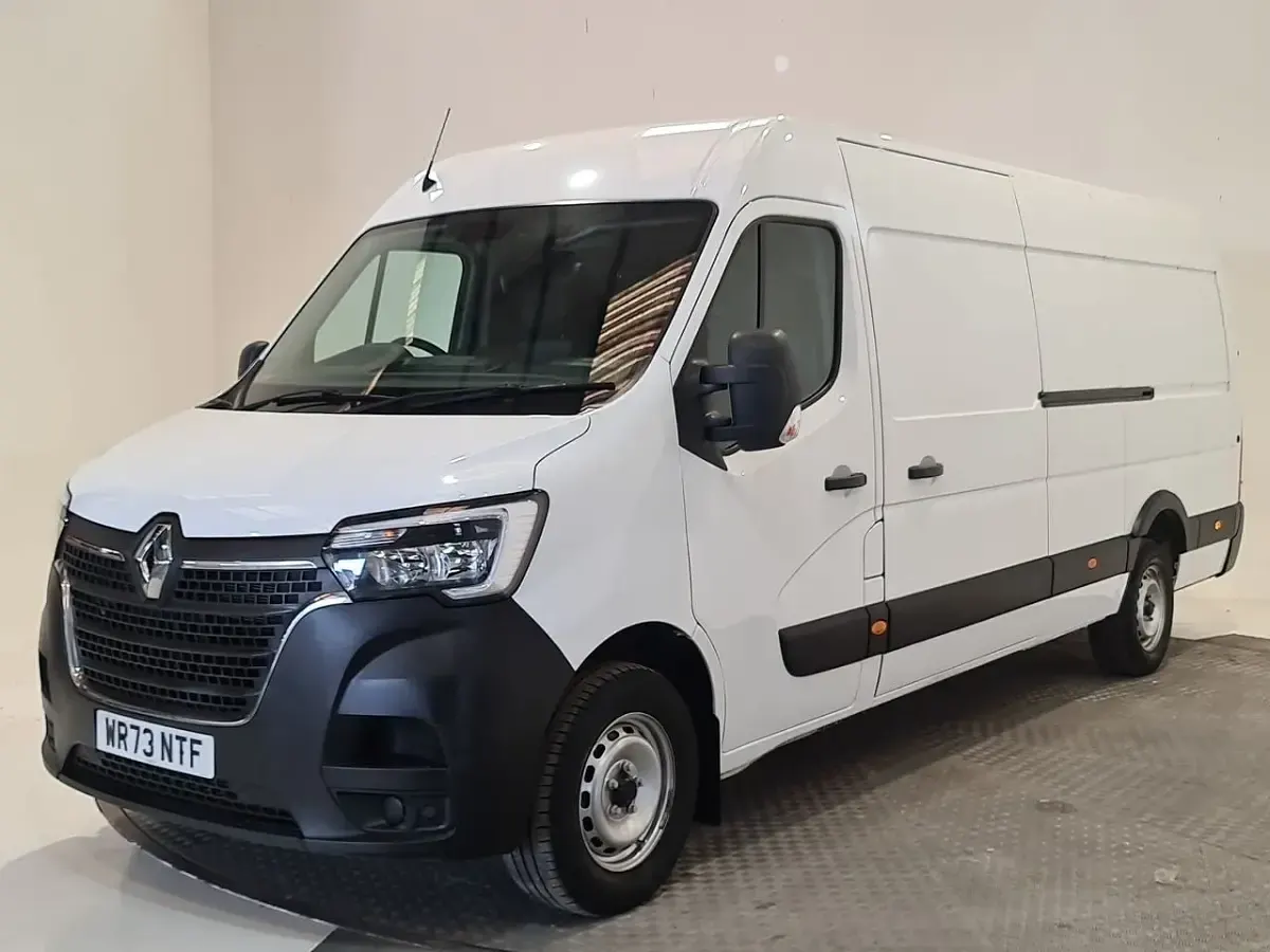 Used Renault Master Business 145 HP (106 kW) 2023 White MPV