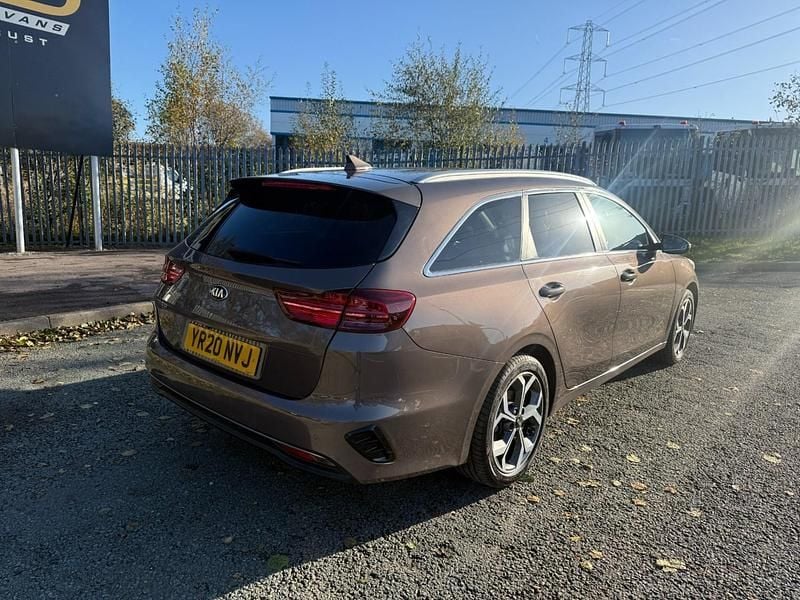 Used Kia Ceed 114 HP (83 kW) 2020 Brown Hatchback