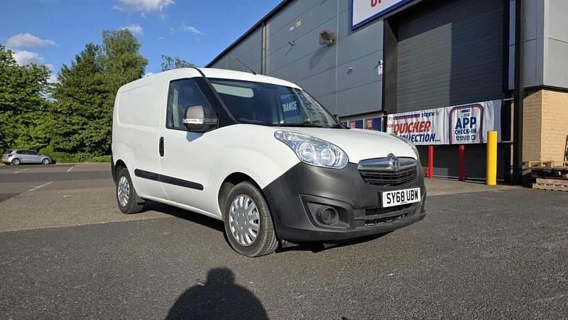 White Used 2018 Vauxhall Combo MPV | £4,990 (Super price) - Image 1/4