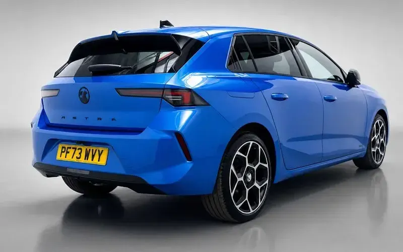 Used Vauxhall Astra Ultimate 131 HP (96 kW) 2023 Blue Hatchback