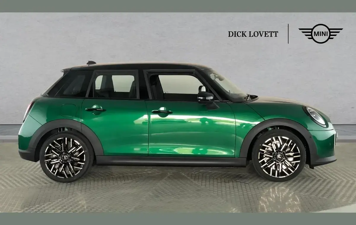 Used Mini Cooper Exclusive 113 kW (154 HP) 2026 Green Hatchback