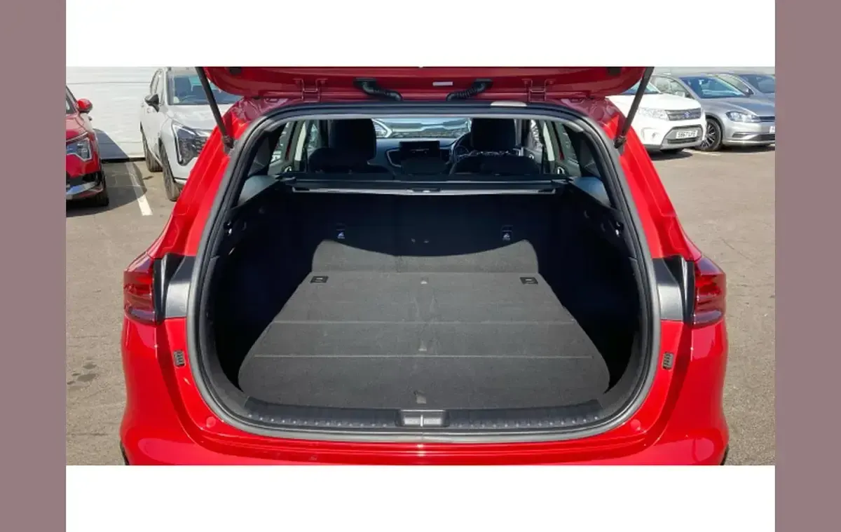 Used Kia Ceed 138 HP (101 kW) 2025 Red Hatchback