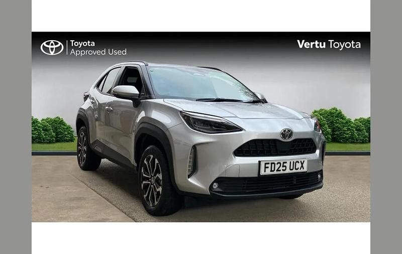 Used Toyota Yaris Cross Design 113 HP (83 kW) 2025 Silver SUV