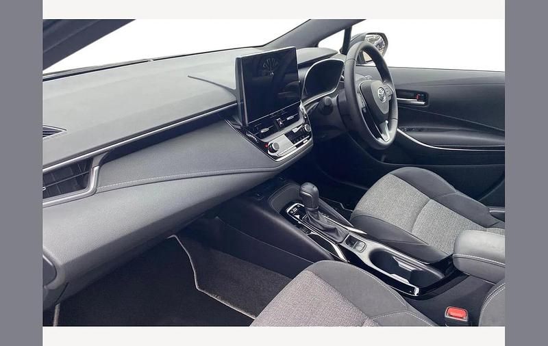 Used Toyota Corolla Design 140 HP (102 kW) 2025 Grey Hatchback