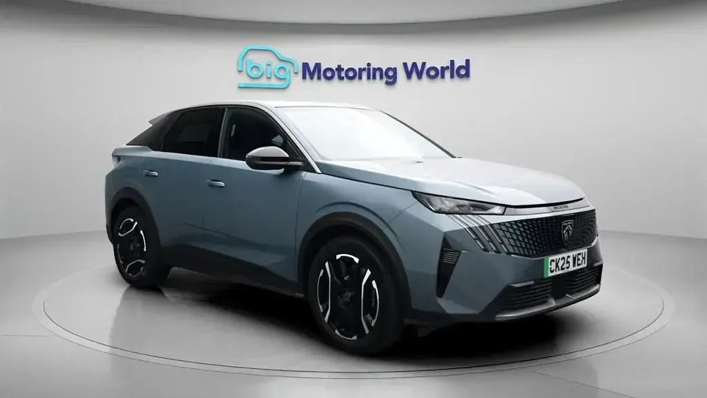 Used Peugeot e-3008 Allure 156 kW (213 HP) 2025 SUV