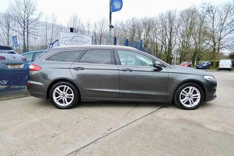 Usado Ford Mondeo Titanium 150 HP (110 kW) 2015 Cinzento Carrinha