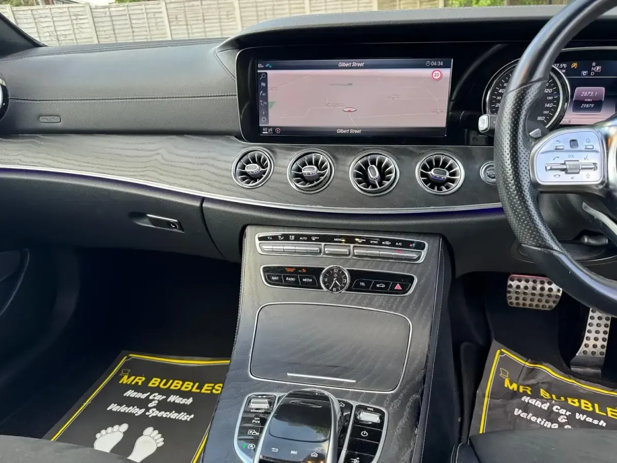 Usado Mercedes E220 AMG line 194 HP (142 kW) 2018 Prateado Cabrios