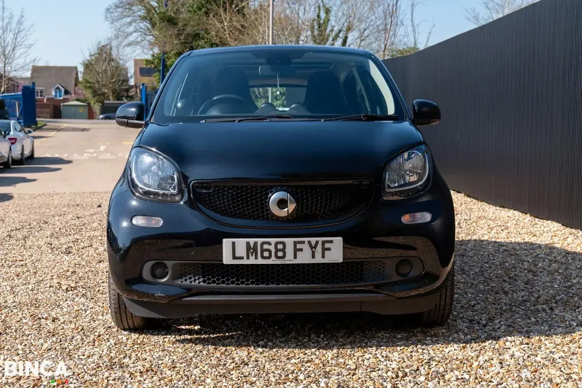 Used Smart ForFour Premium 90 HP (66 kW) 2018 Black Hatchback