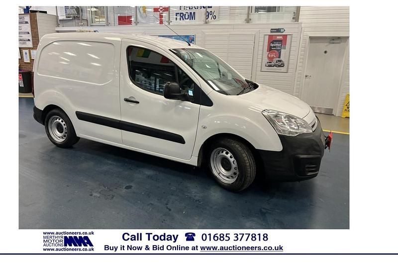 White Used 2017 Citroën Berlingo MPV | £4,460 (Super price) - Image 1/4