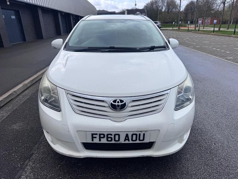Used Toyota Avensis 2010 White Estate
