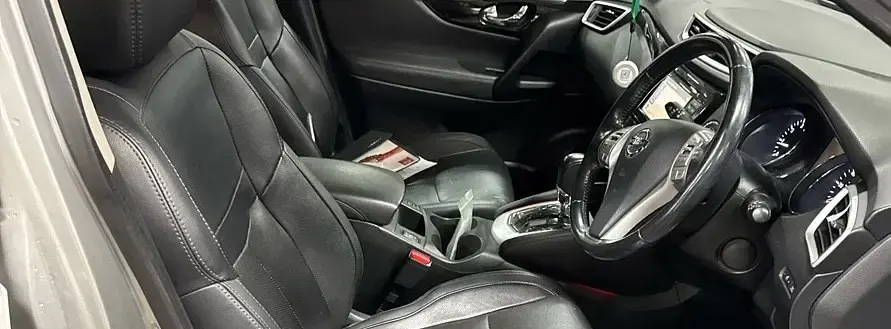 Used Nissan Qashqai Tekna 115 HP (84 kW) 2015 Baade silver SUV