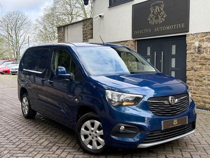 Begagnad Vauxhall Combo 100 HK (73 kW) 2019 Blå Minibuss