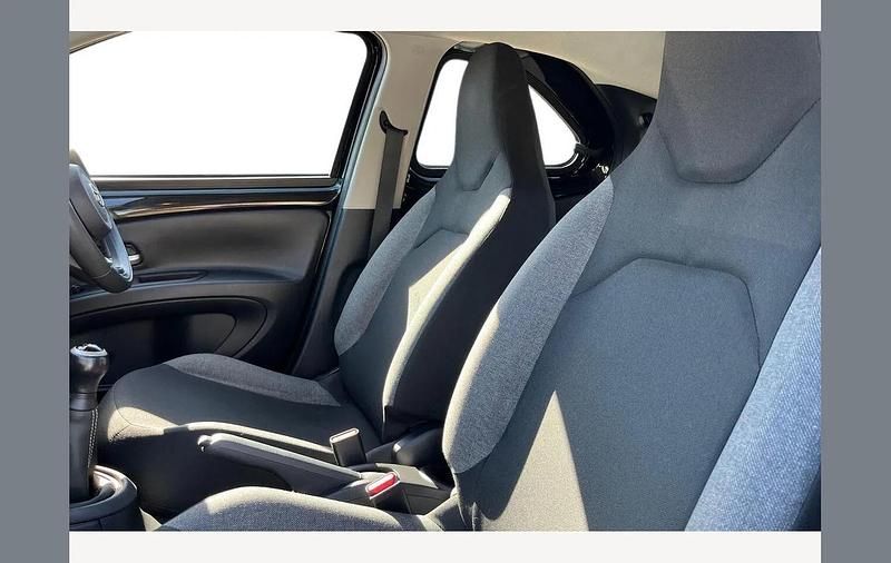 Used Toyota Aygo X PURE 72 HP (52 kW) 2024 Eclipse black SUV